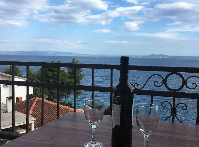 Okrug Gornji Near Sea