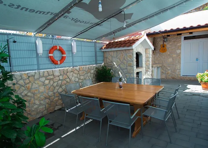Apartman Okrug Gornji Near Sea Trogir