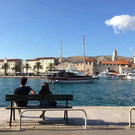 Okrug Gornji Near Sea * 特罗吉尔